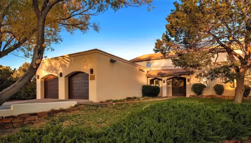 5bd, 3.5bath home - family & pet friendly, 11 min to downtown area, fireplaces