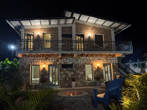 Tinyhouses and Tropical Gardens Con Paisaje a la Montaña, a 25 min del Airport, photo 4