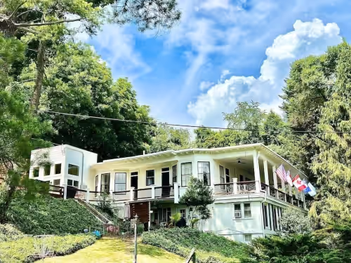 Luxury Historic 4-Bedroom Retreat in North Asheville – Hot Tub & Mountain Views