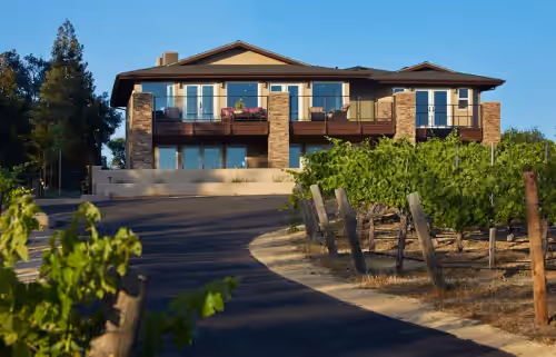 Spectacular Views: Main house sleeps 10, additional lodging for 8 more with fees