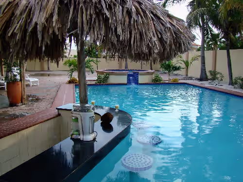 Huge Villa!
Walk to Beach, Casinos, and Restaurants.
Private Pool & Swim-up Bar.