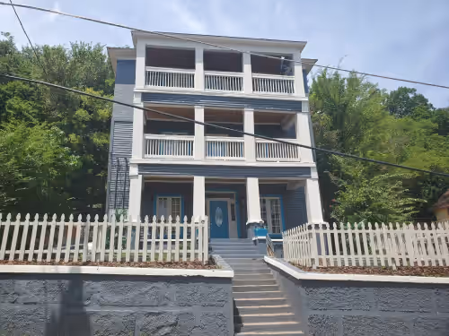 New Lower Rates! Amazing 8 Bedroom 3 Story Downtown Hot Springs! No Admin Fee!!
