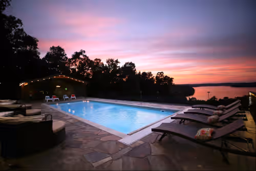 Lakefront House • Sleeps 30 • Heated Pool • Hiking Trail • 10 mins to Marina
