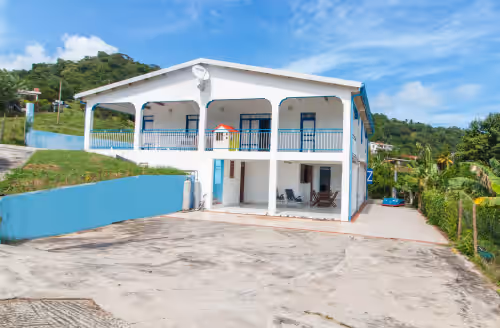 Villa between sea and countryside