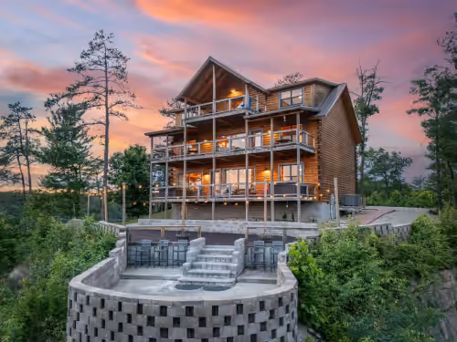 Large cozy updated lodge sitting on top of Daniel Boone National Forest, photo 2