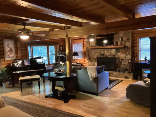 Lake living in a relaxed family and pet-friendly home