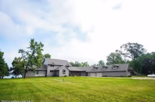 Spectacular Lakefront Retreat on 2 acres~ Perfect Large Family Getaway, photo 3