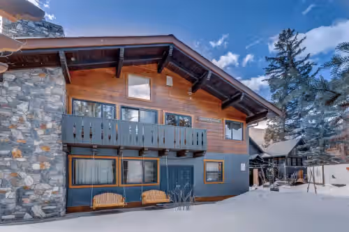 Pantbox Lodge · Paintbox Lodge~Sleeps 21~