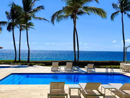 6 Bdrm Oceanfront with Pool ,HotTub & Staff.Great Rates. Immaculate Home.