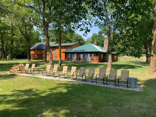 Historic lakefront lodge with full bar, sauna, private boat ramp