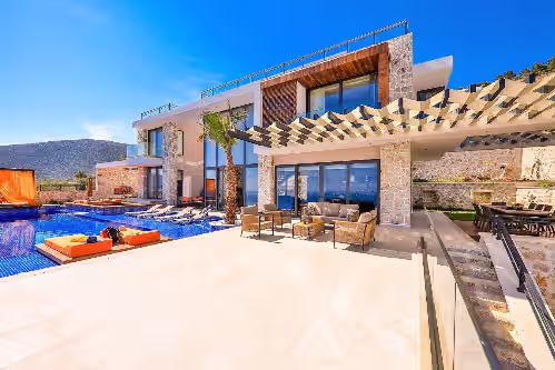 Outdoor dining at Villa for 12 w/fantastic views, large heatable infinity pool, quite location