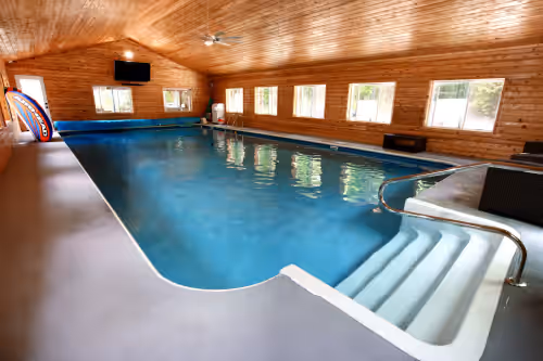 Private estate.Indoor saltwater heated Pool Tennis pickle ball &disc golf course