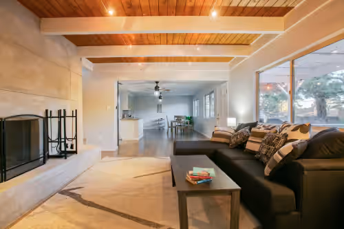 5-bedroom, grand but cozy house - sleeps 14, mountain views, huge yard