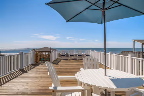Oceanfront Large Property, 8 Bedrooms, Sleeps 22, Pool. Small Wedding Venue.