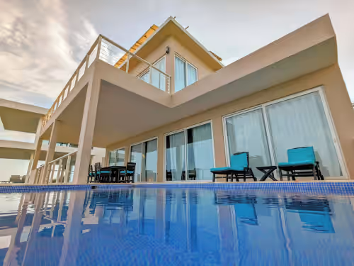 Stunning Oceanfront 5 Bed House with Infinity Pool, photo 2