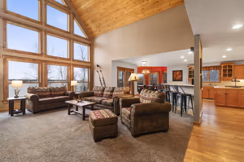 Private Retreat on 33 Acres with 1400 ft Lakeshore, photo 4