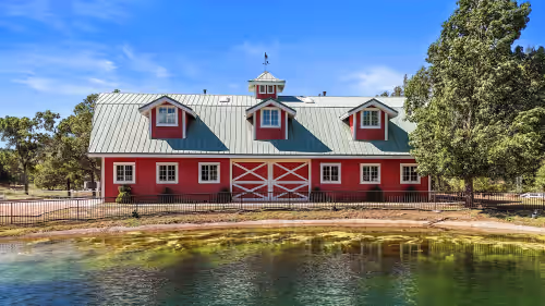 Legacy Lodge & Barn Retreat, Sleeps 42, photo 2