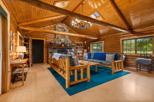 MUST SEE! 4.5 acre, 5 cabins, sleeps up to 20, photo 4