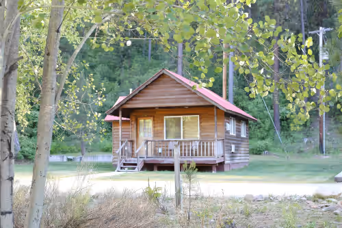 Comfortable Riverside Retreat on 4 acres in secluded Lowman Idaho. Sleeps 45, photo 4