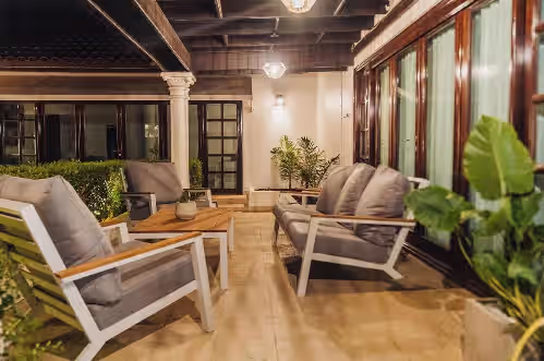 Spacious 6-bedroom house in lovely Noord, near the best beaches and hotel areas