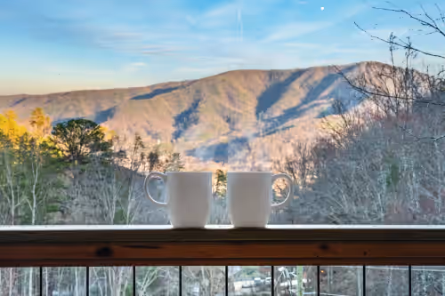 🛁Hot-Tub• 🗻Mountain Views• 🎮Game Room• 🍿Theatre• 🍸Speakeasy• 🛏️Sleeps 21