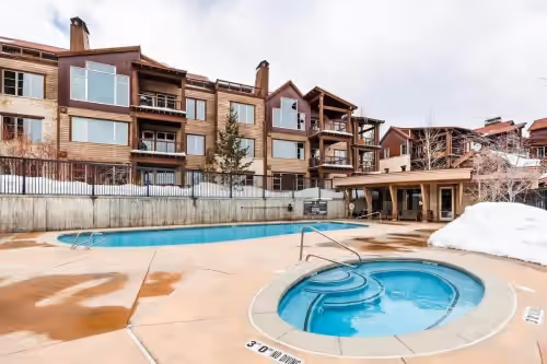 Silver Star Pool and clubhouse with Gym at The Silver Star