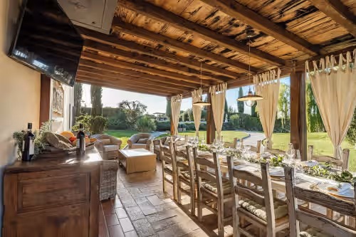 Outdoor dining at VILLA IRIS LUXURY SAN GIMIGNANO, 6 EN-SUITE BEDROOMS, SWIMMING POOL, SPA, SAUNA