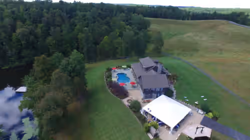SECLUDED 50 acres/2 LAKES/LOG CABIN/SLEEPS 20/POOL/RED RIVER GORGE/CAVE RUN LAKE