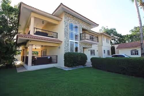 Guest-friendly 14BD complex in central Sosua, 2 pools, fast Internet, cable TV