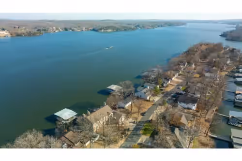 Lakefront Mansion w/ SwimSpa&Dock sleeps 20