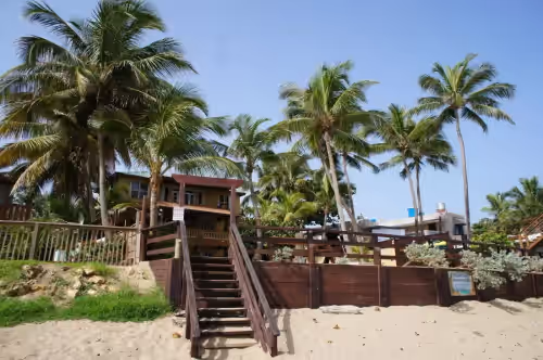 BEACHFRONT Estate-2bdrm APTS, Center of Sandy Beach, Weddings, Reunions, Groups, photo 3