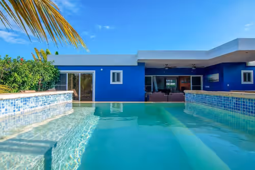 8BD/8BTH Caribbean guest-friendly complex with 3 pools. Free van to beach&bars!