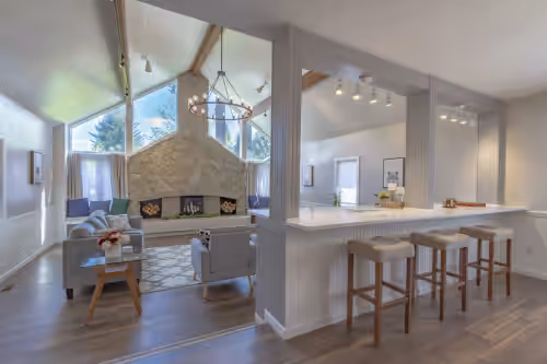 6 BR w/ Steam Shower & space for everyone, located in the heart of the valley, photo 2