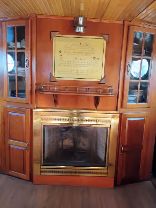 Luxurious one of a kind Tugboat/yacht, NYC, Sleeps 12, unique experience, photo 3