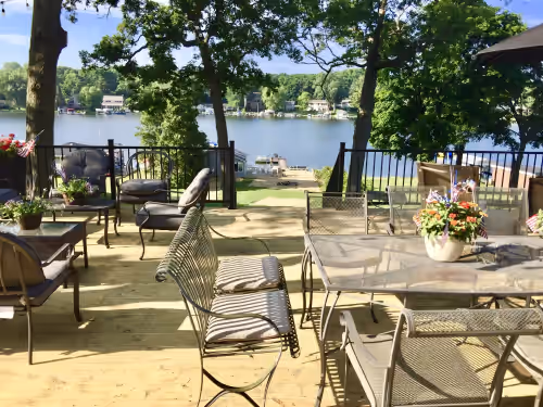 EXCLUSIVE LAKEFRONT with beach, beach house, piers, trampoline + sister villa