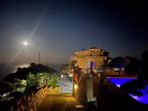 Private Villa with swimming pool for up to 28 guests