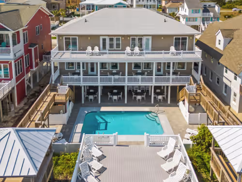 Amazing location! Oceanfront 12bdrm tiki bar pool