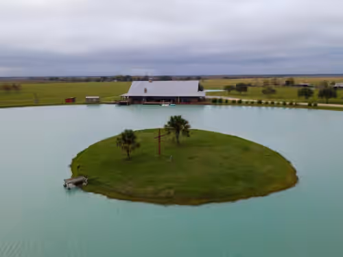 ⍣Ranch ⍣Incredible 70-Acres Estates Restoration Ranch retreat lake sleep 40-52 ⍣