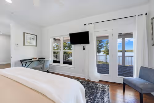 Room at Wine Down: Your Southern-Style Waterfront Getaway on Lake Anna's Private Side