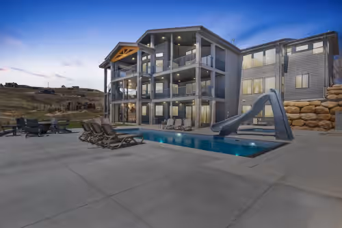 Private pool, hot tub, indoor basketball court, massive indoor slide, and VIEWS!