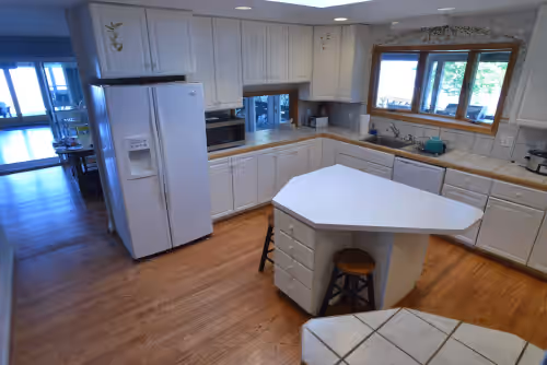 Private kitchen at Priv Estate, Family Reunions Weddings, private Harbor & lots of fun things to do