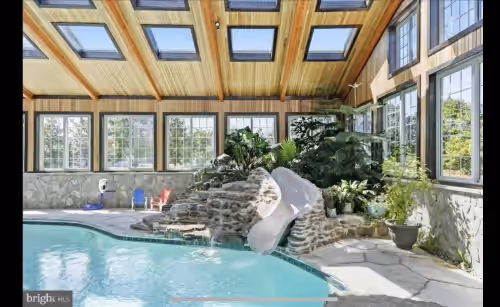 Lodge style home w/ INDOOR pool/spa, 2 miles to the beach, onsite canal access, photo 2
