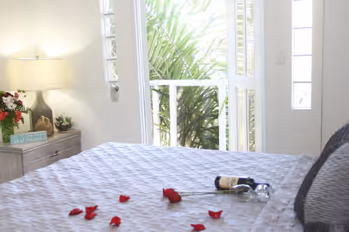 Steps from Water & Restaurants, right at Jobos beach!, Great Location, photo 4
