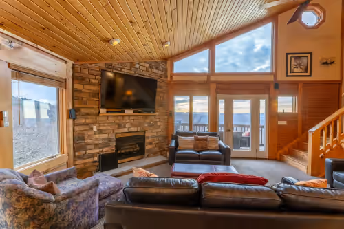 9BR/6BA Chalet at Snowshoe w/ hot tub Game Room Mountain-top Views On-Call Van, photo 4