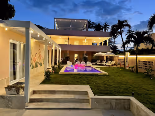 Palm Villa- Rooftop, Pool and Direct Beach Access, photo 3