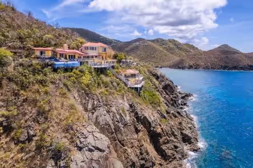 Private cliffside retreat full of magic. 9 bedrooms, 21 beds, photo 2
