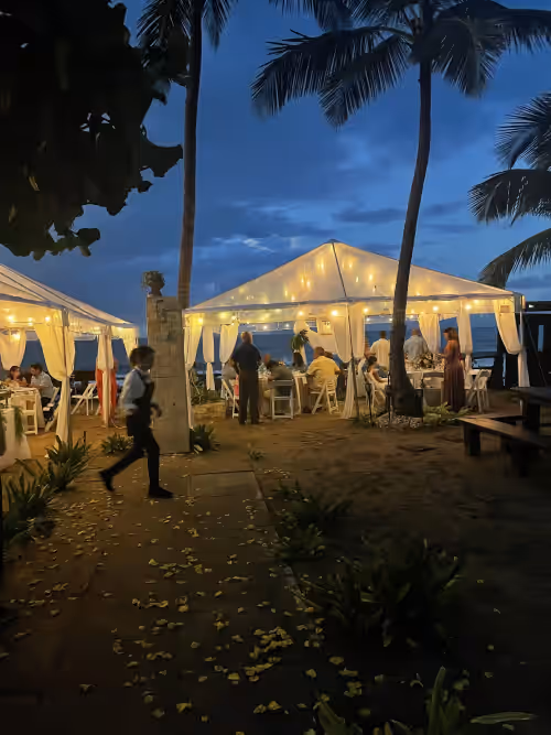 BEACHFRONT Estate-2bdrm APTS, Center of Sandy Beach, Weddings, Reunions, Groups, photo 4
