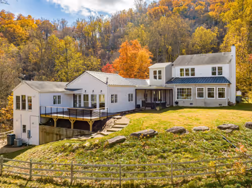 Luxury Modern Farmhouse Villa - 8BR, HotTub & Mtn Views