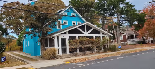 1.5 BLKS TO OCEAN 2 HOUSE COMPOUND-8BRs/5.5BA-LUXURY AT THE BEACH