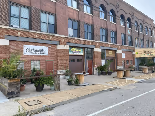 Warehouse Hotel - Retreats & Groups St Louis & Event Space Sleeps Up to 80